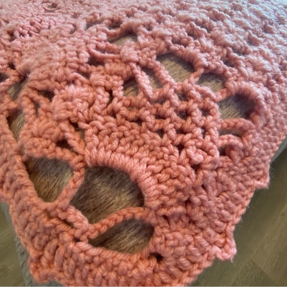 Vintage Hand Crafted Pink/Rose Shell Stitch Crocheted Throw Afghan Lap Blanket - Picture 6 of 7